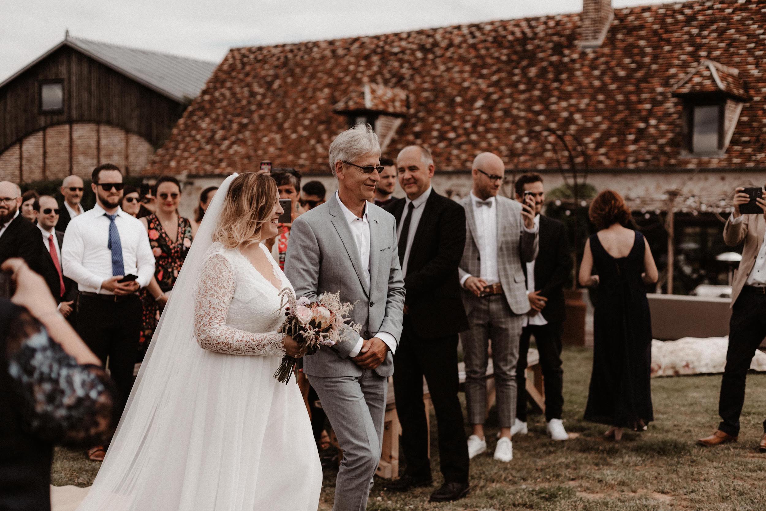 Reflets - Fleuriste mariage - Mariage industriel et romantique au Domaine des Bonnes Joies en Normandie