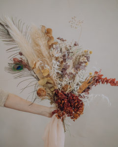 Delivery dried flowers decoration