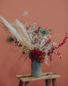 Delivery dried flowers decoration