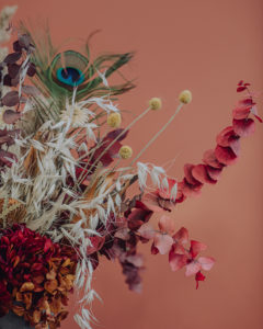 Delivery dried flowers decoration