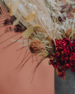 Delivery dried flowers decoration