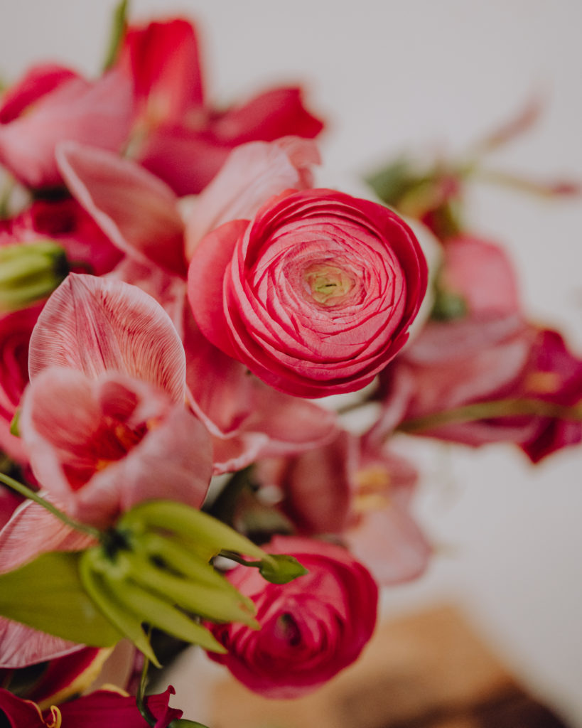 Bouquet de fleurs saint Valentin livraison reflets fleurs célébrez l'amour
