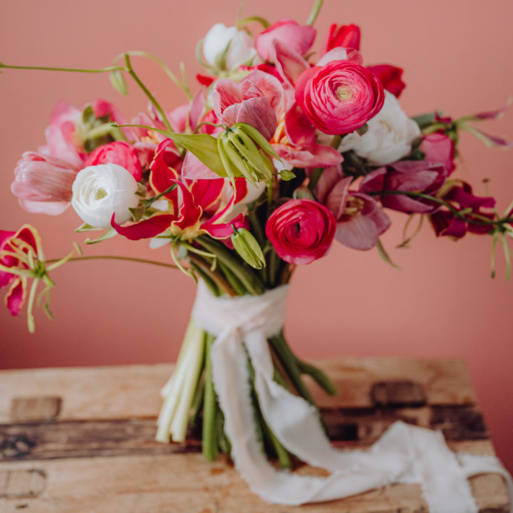 Bouquet de fleurs de saison célébrez l'amour