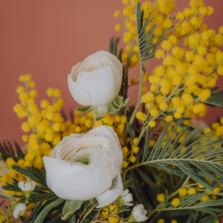 Bouquet de fleurs de saison mimosa livraison célébrez l'amour