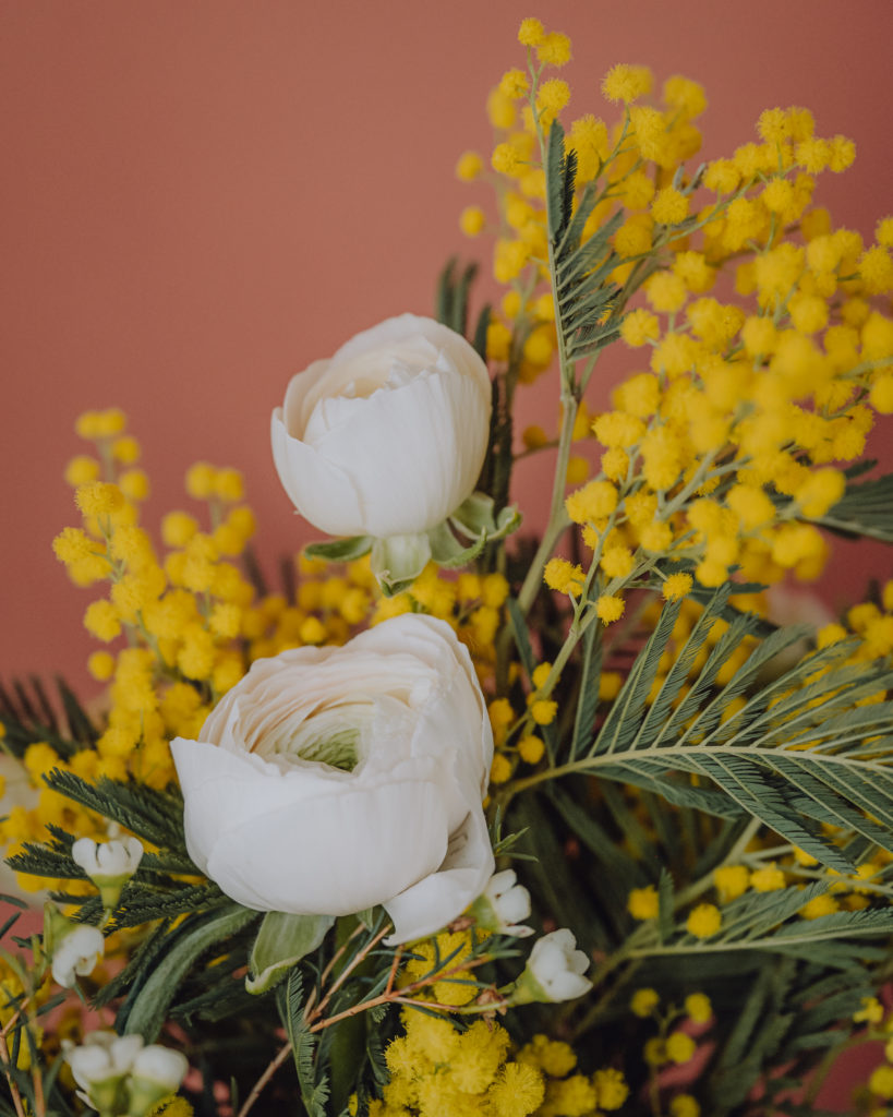 Bouquet de fleurs de saison mimosa livraison célébrez l'amour