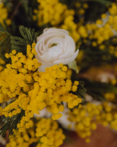 Bouquet de fleurs de saison mimosa livraison célébrez l'amour