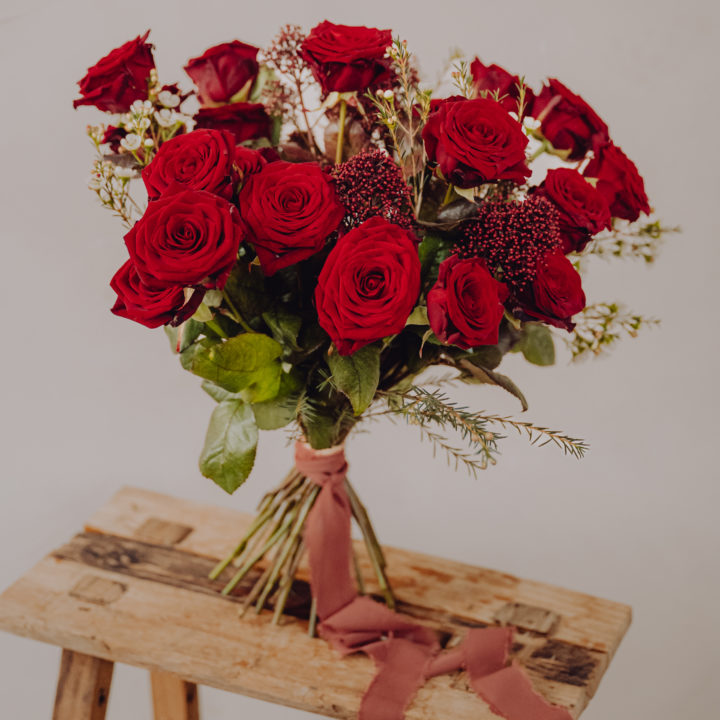 Bouquet saint Valentin rose rouge reflets fleurs livraison célébrez l'amour