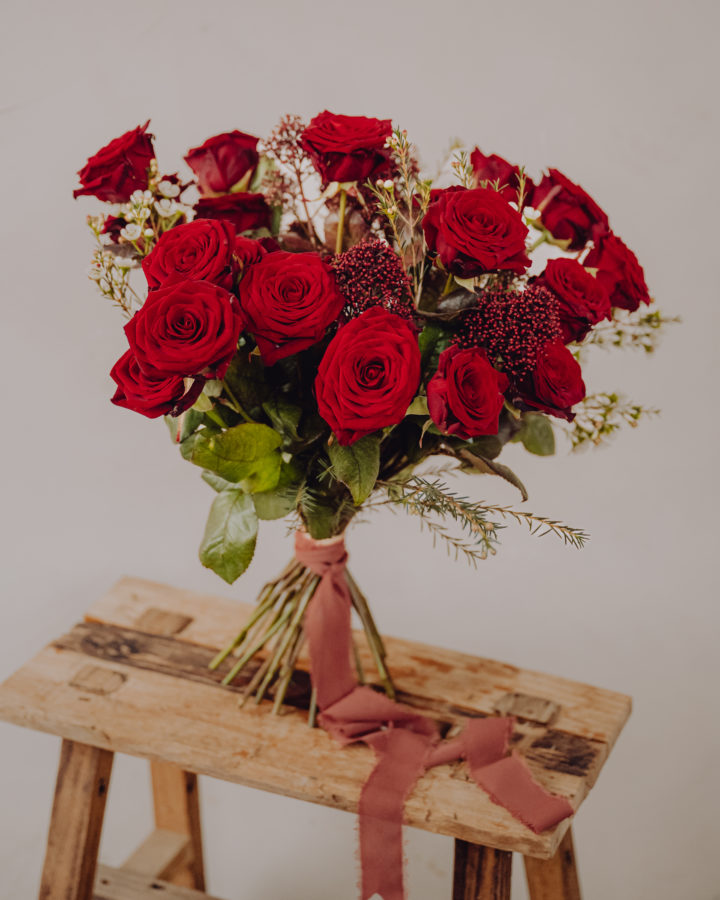 Bouquet saint Valentin rose rouge reflets fleurs livraison célébrez l'amour