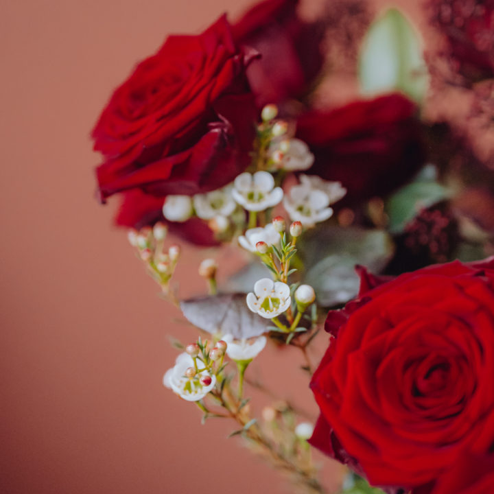 Bouquet saint Valentin rose rouge reflets fleurs livraison célébrez l'amour